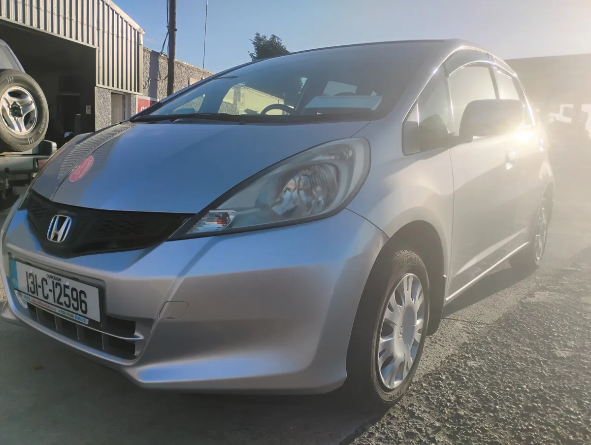 2013 HONDA FIT AUTOMATIC - Image 4