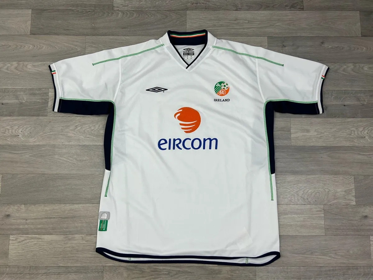 Vintage 2002 Umbro Ireland Away Jersey Shirt XL - Image 1