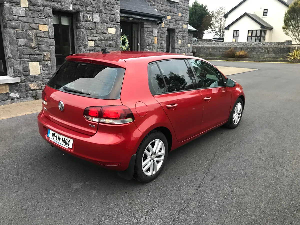 Volkswagen Golf Automatic 1.6 TDI 2010 - Image 4