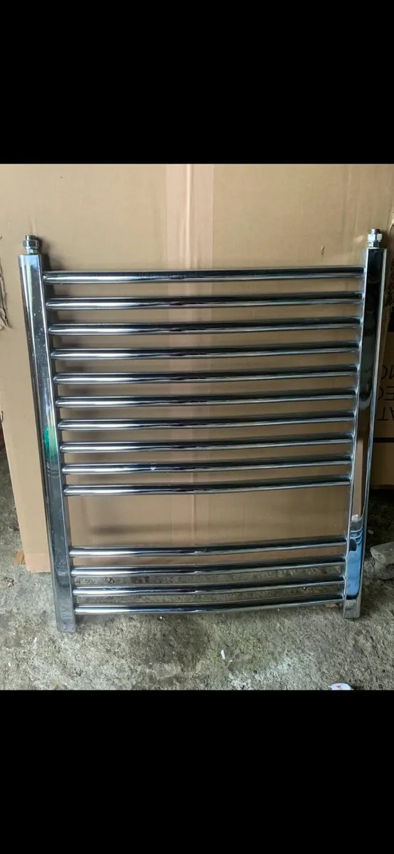 Shower enclosure and towel radiator - Image 2