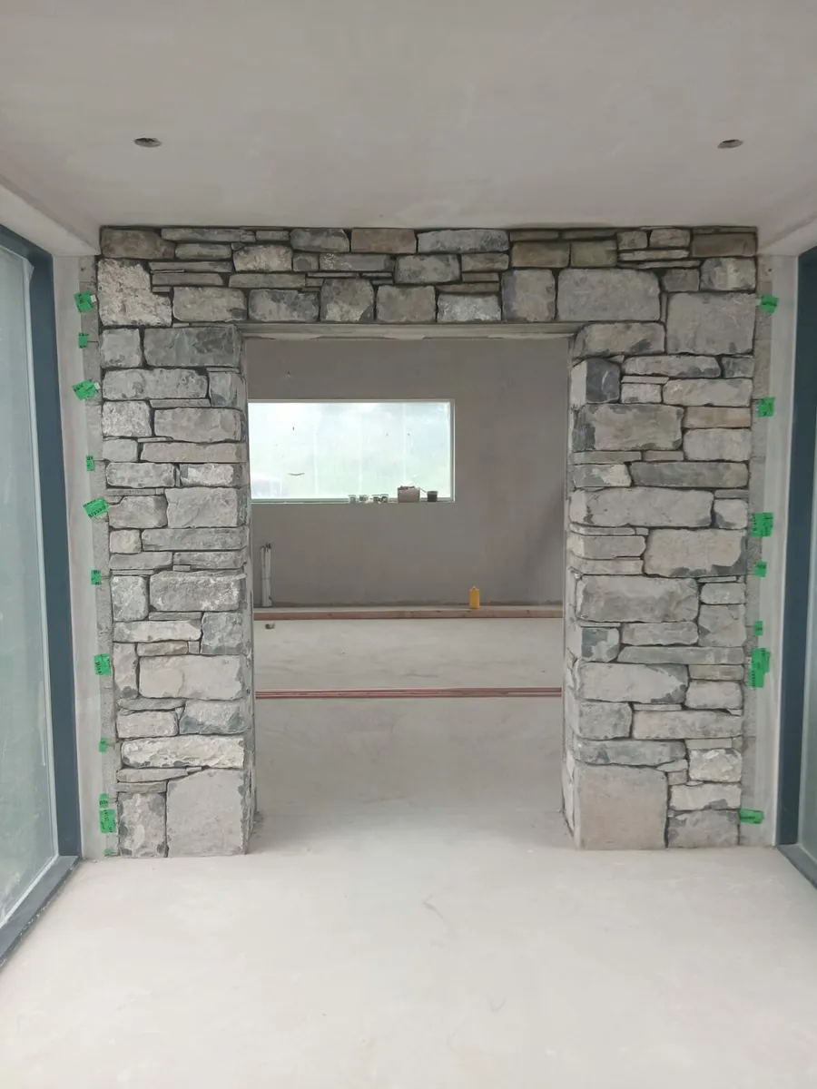 Old building stone - Image 2