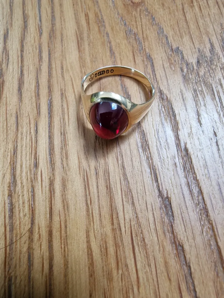 Gold vintage garnet ring - Image 1