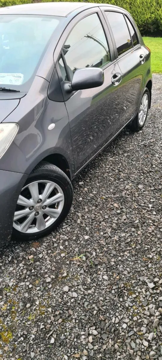 Toyota yaris 2009 1.3 petrol - Image 2
