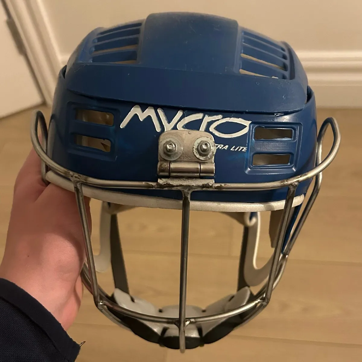 Hurling Helmet - Image 1