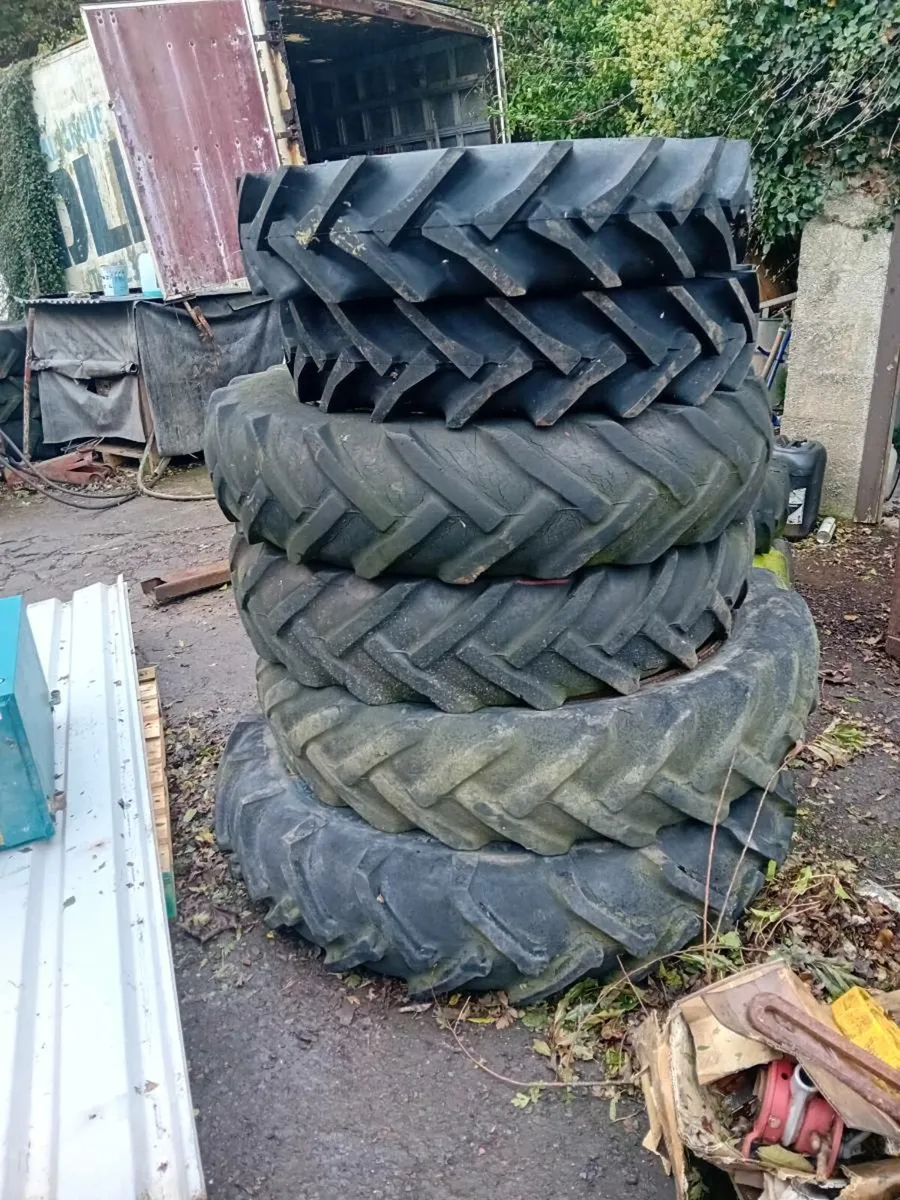 24 32 36 11x28 Tractor wheels and tyres - Image 1