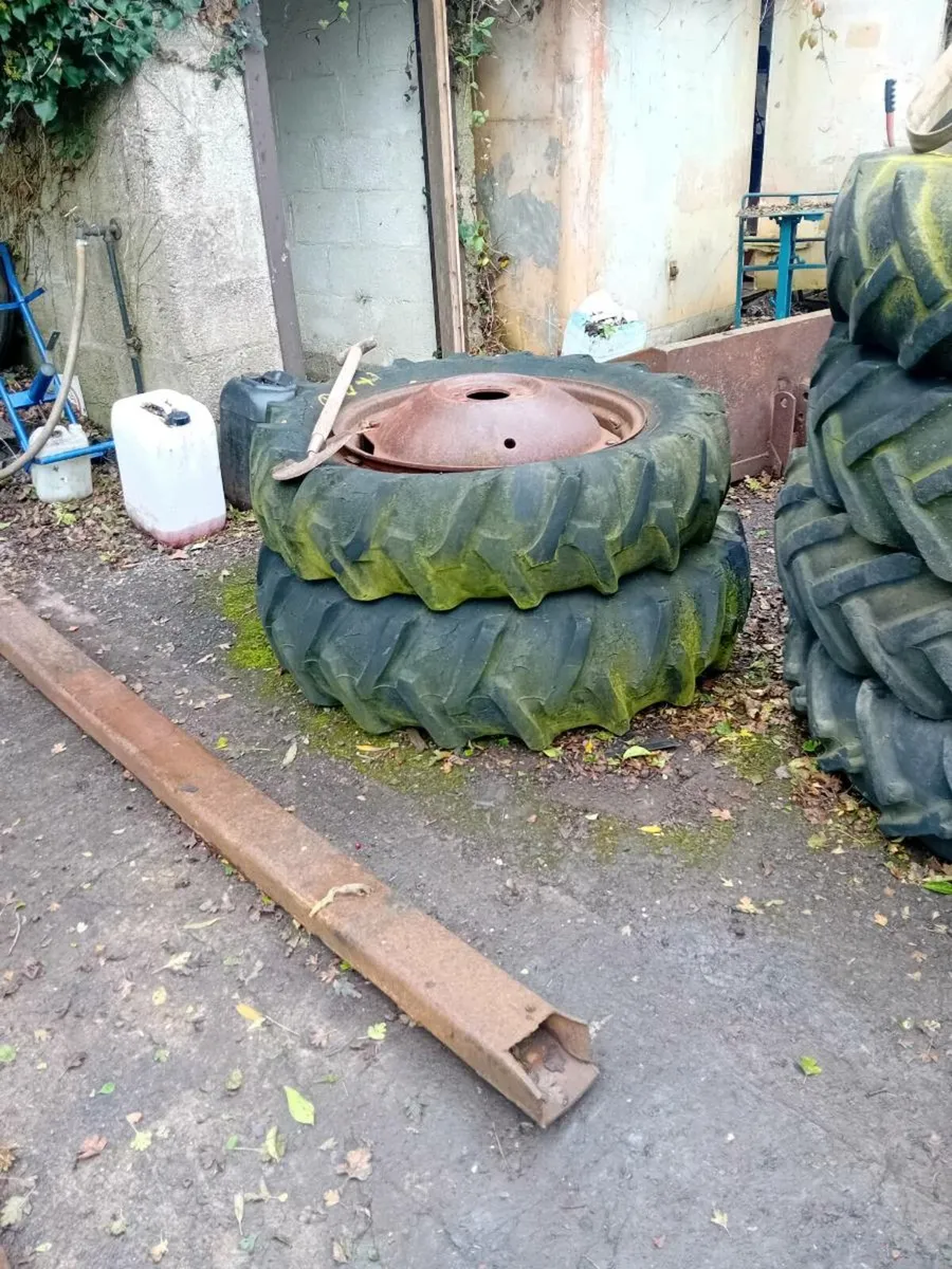 24 32 36 11x28 Tractor wheels and tyres - Image 2