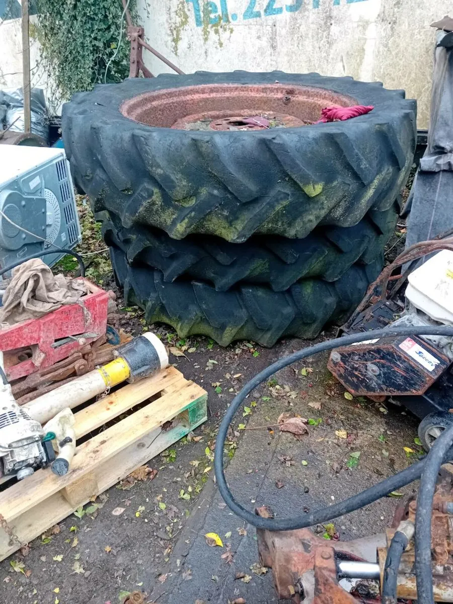 24 32 36 11x28 Tractor wheels and tyres - Image 3