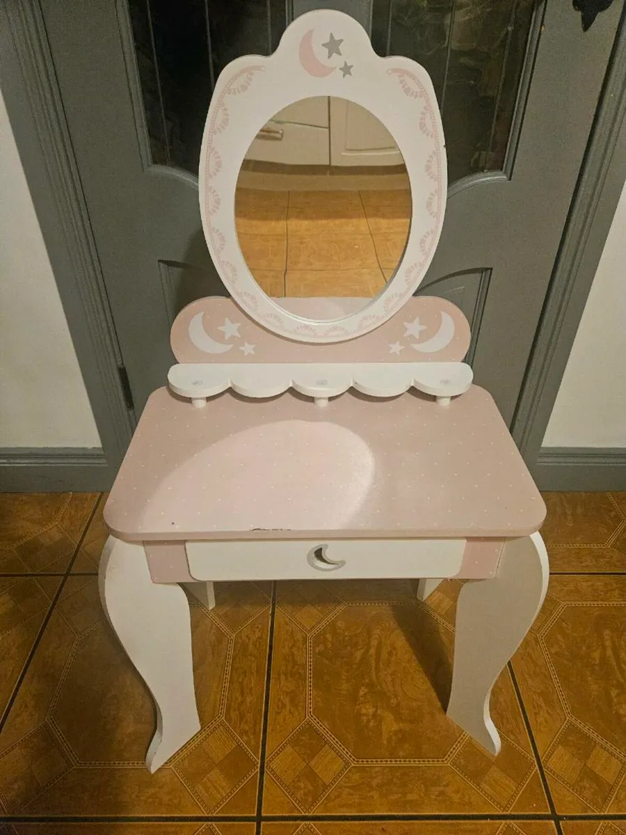 Kids dressing table - Image 1