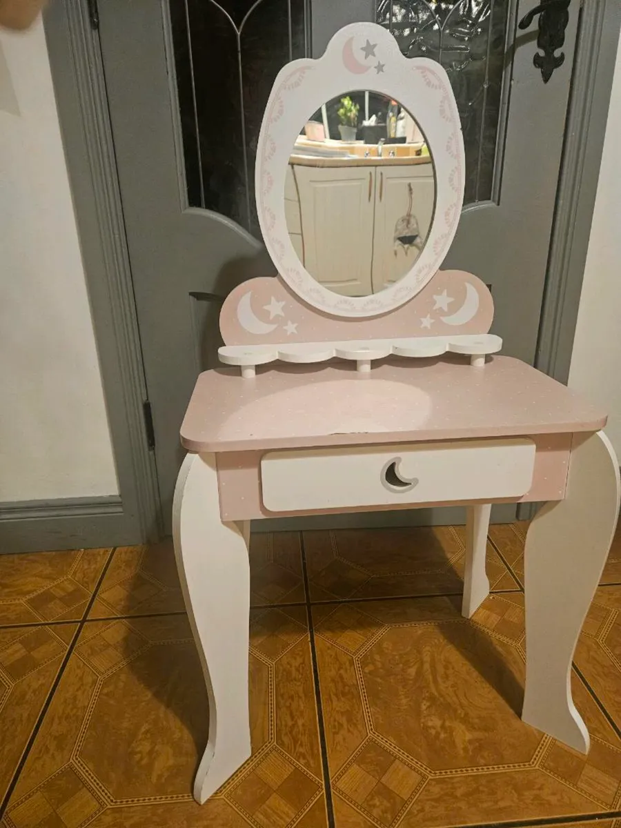 Kids dressing table - Image 2