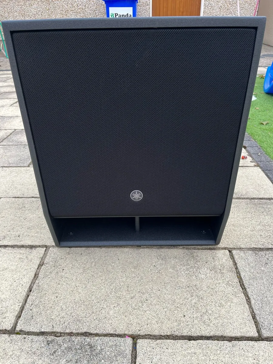 Yamaha DXS18XLF SUBWOOFER with cover - Image 1