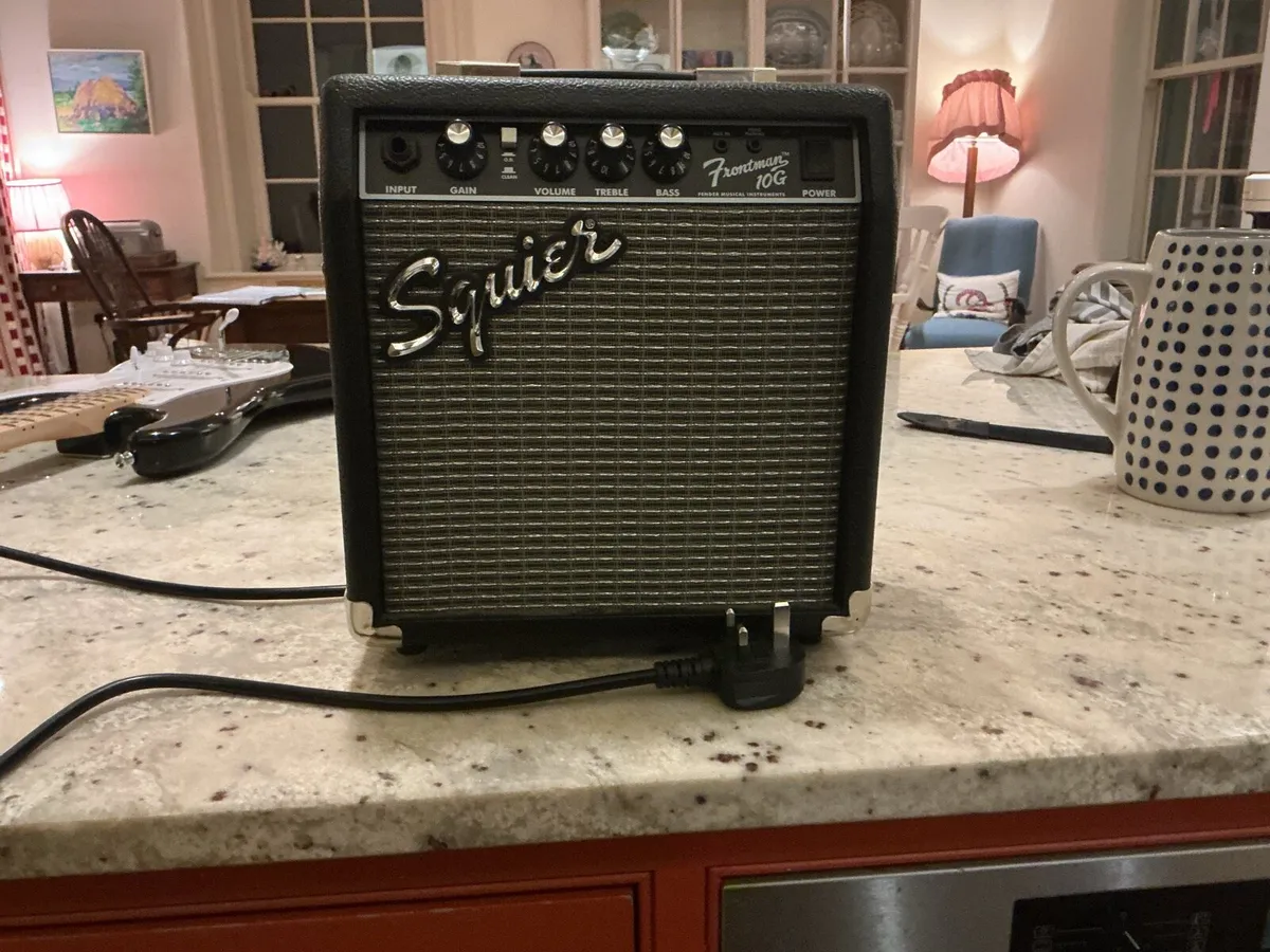 2024Squier Strat electric guitar set and amp - Image 2