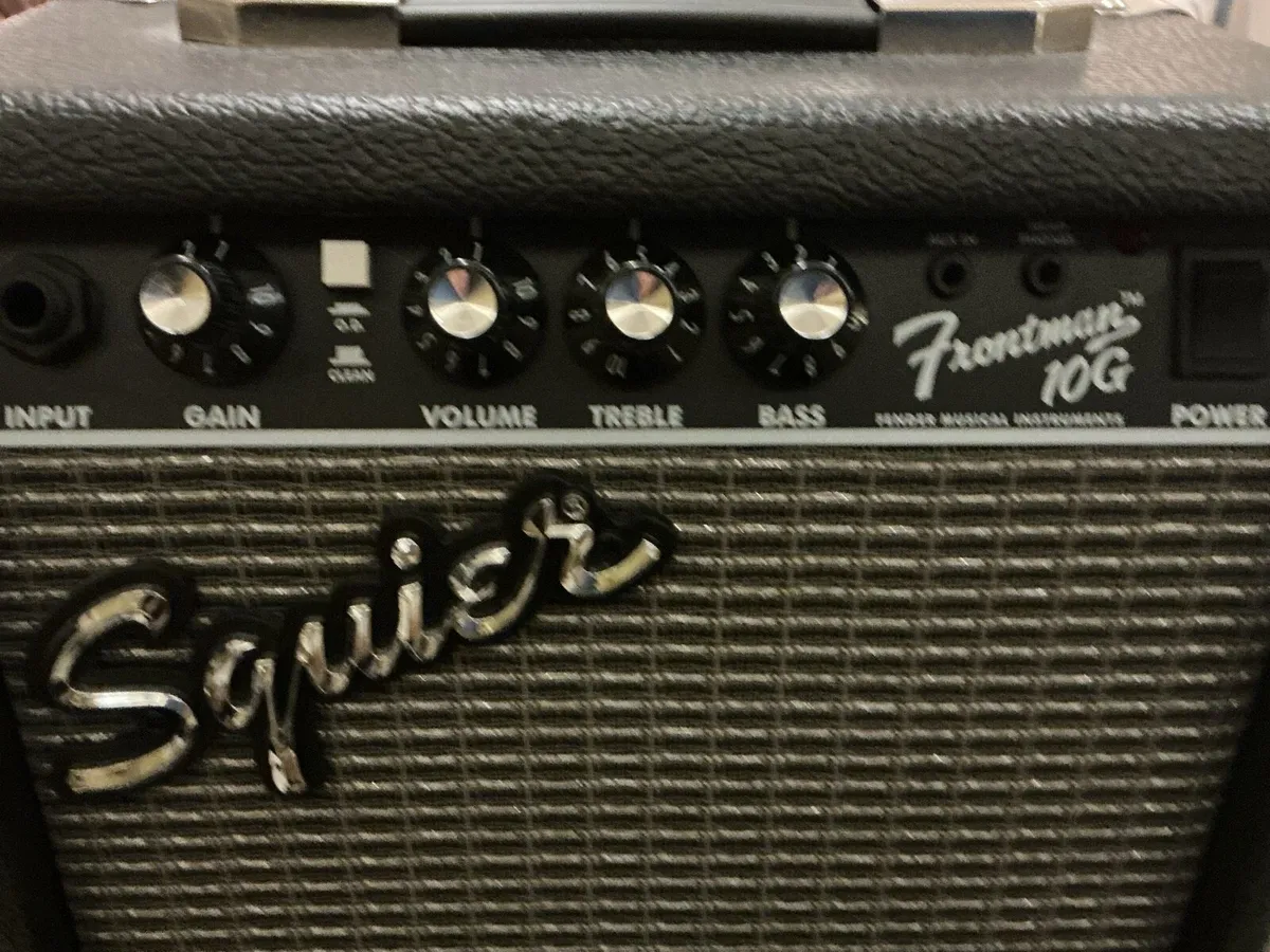 2024Squier Strat electric guitar set and amp - Image 3