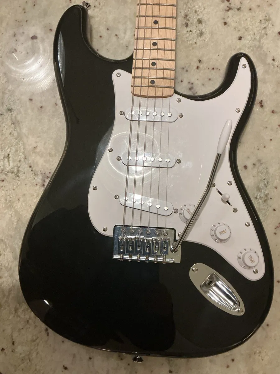 2024Squier Strat electric guitar set and amp - Image 1