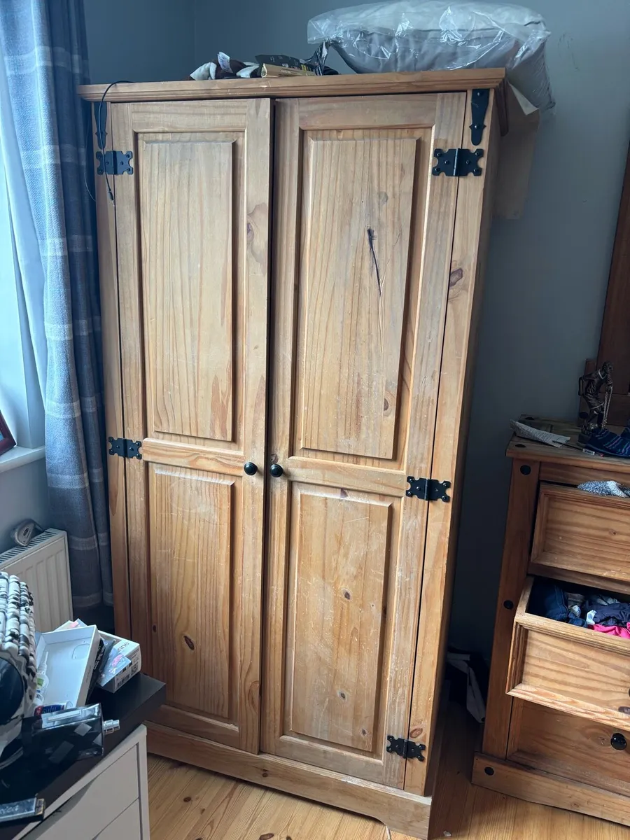 Bedroom press, 2 lockers, dressing table mirror - Image 3