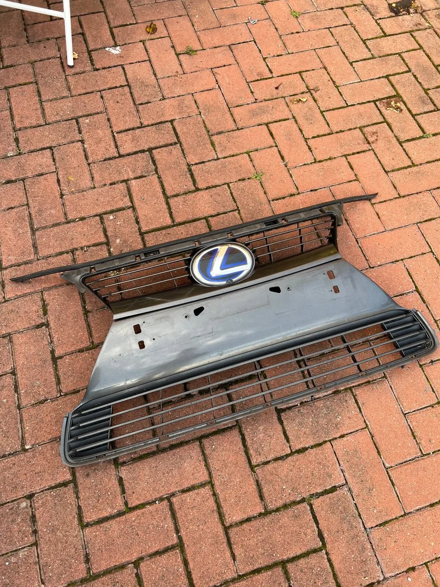 Front upper lower grille Lexus CT200h - Image 3