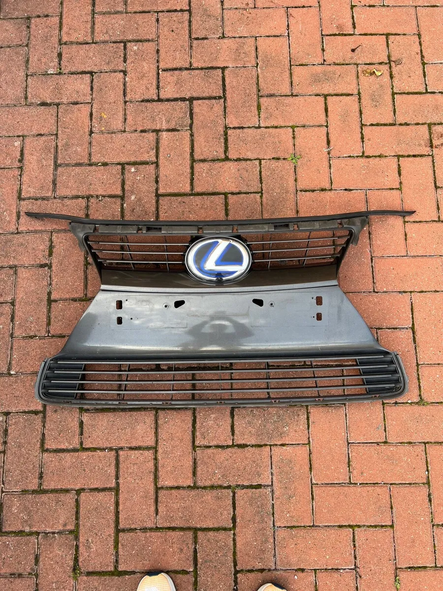 Front upper lower grille Lexus CT200h - Image 4