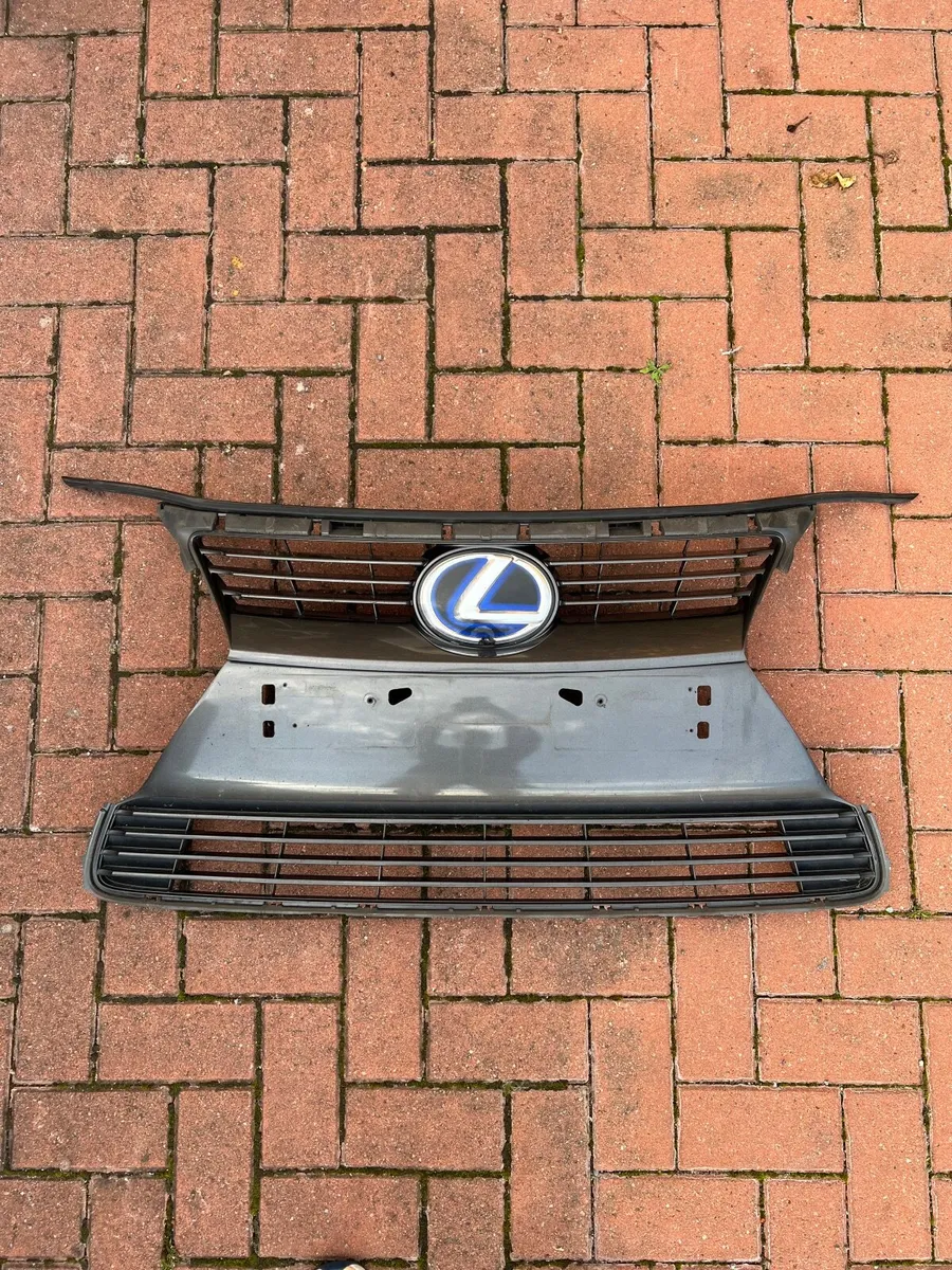 Front upper lower grille Lexus CT200h - Image 1