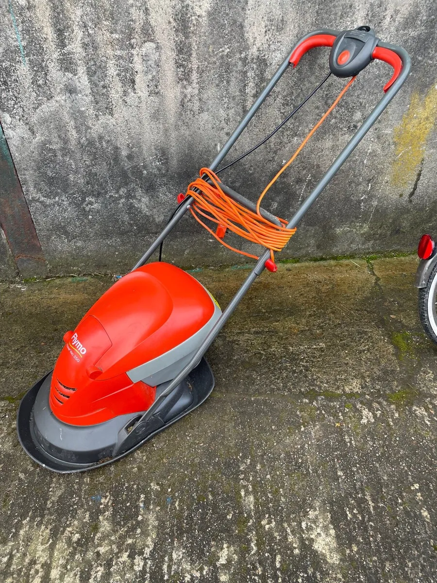 Lawnmower flymo