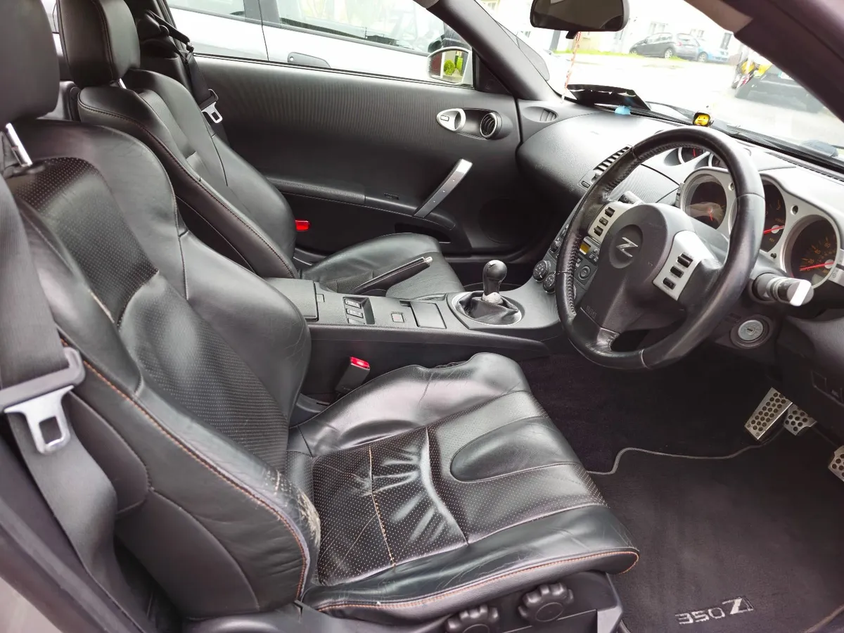 Nissan 350Z 2004 - Image 2