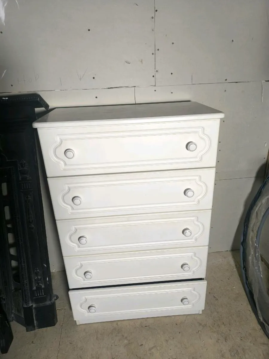Cast iron fireplace  and  Chester drawers - Image 1