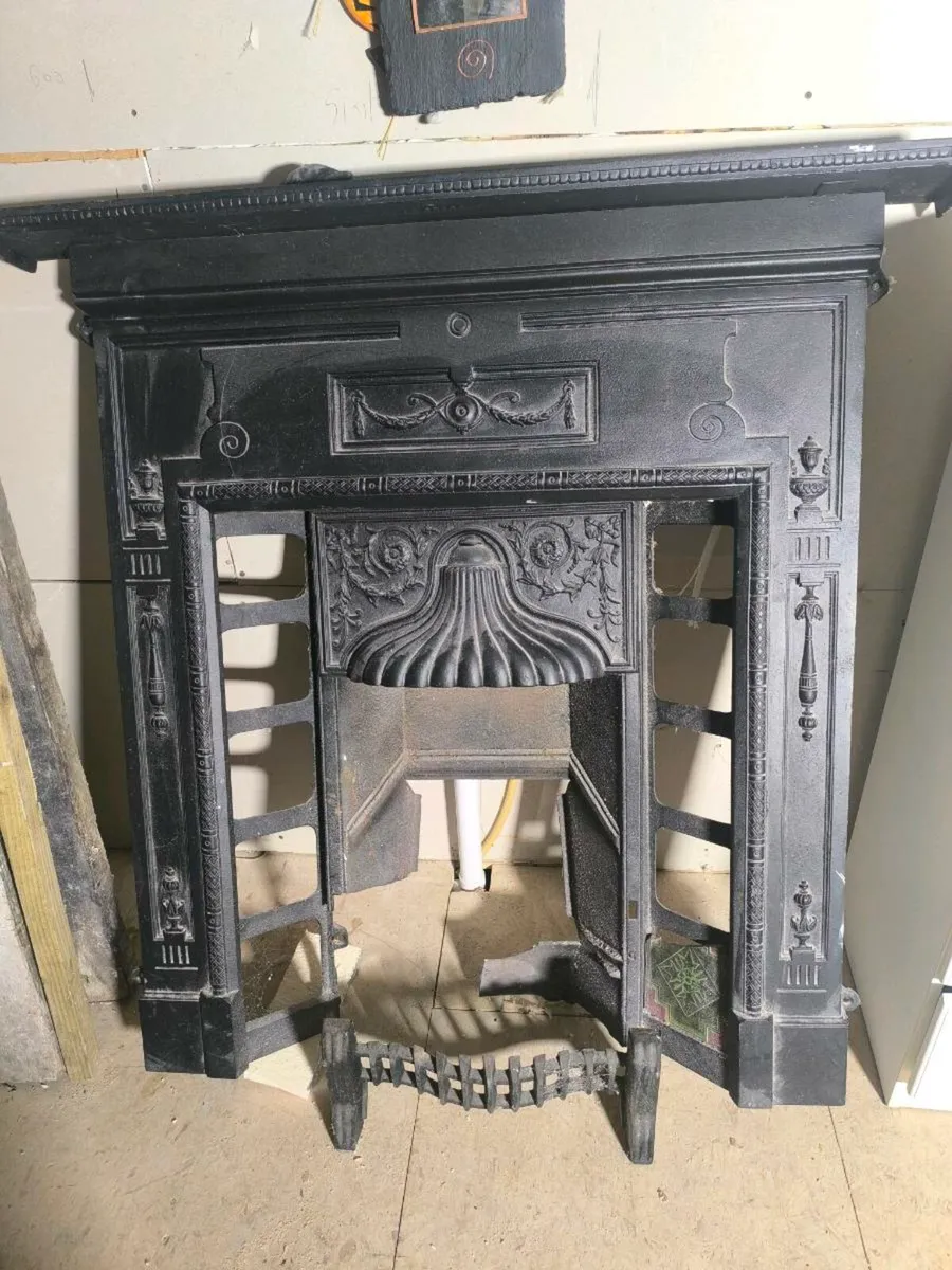Cast iron fireplace  and  Chester drawers - Image 2