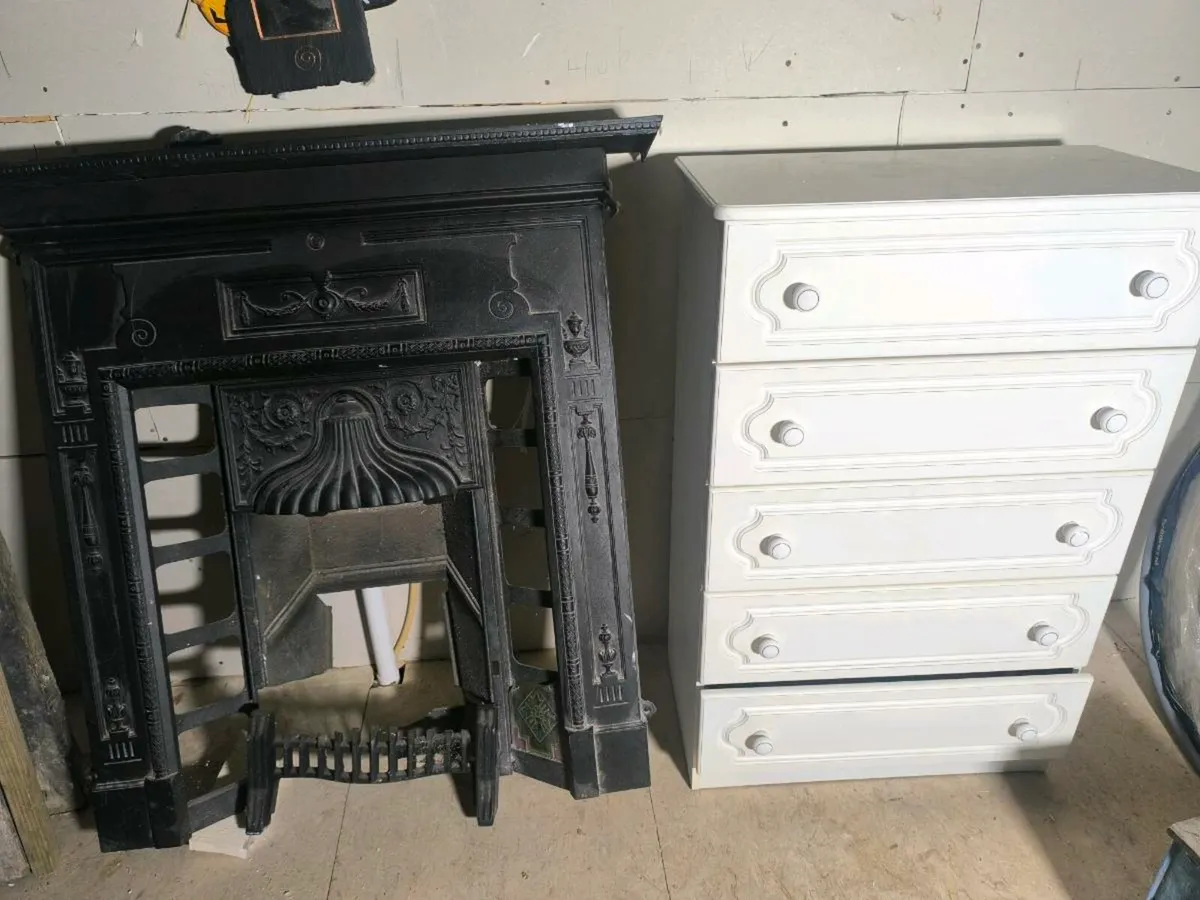 Cast iron fireplace  and  Chester drawers - Image 3