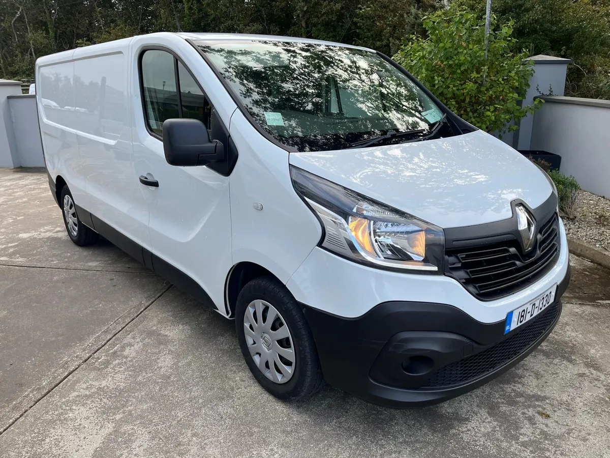 (181) Renault Trafic Business Model 2018 - Image 1