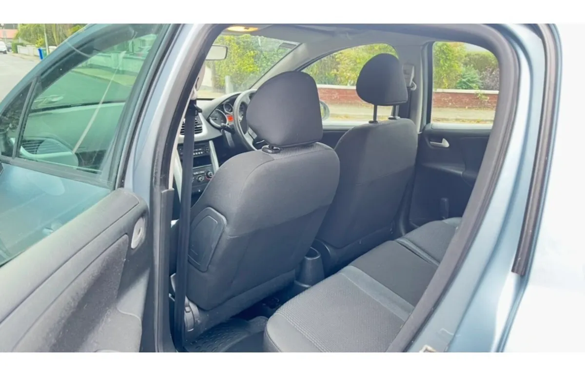 Peugeot 207 - Image 4