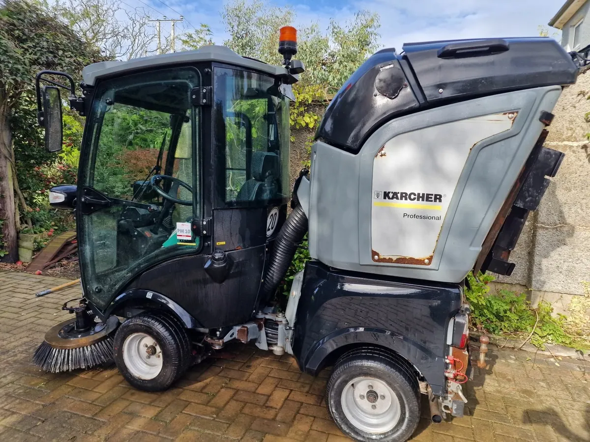 Karcher MC50 diesel road sweeper roadsweeper - Image 2