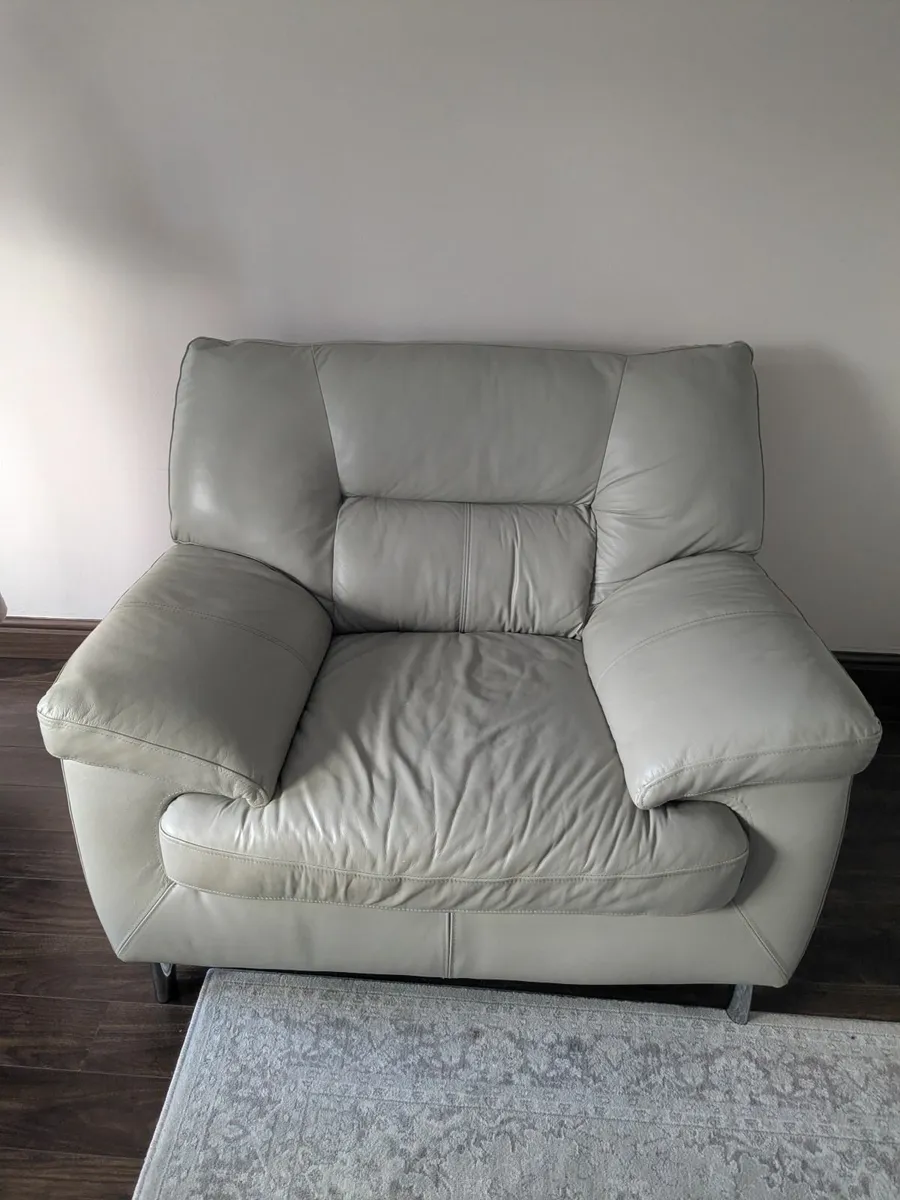 Suite of Furniture - Image 2