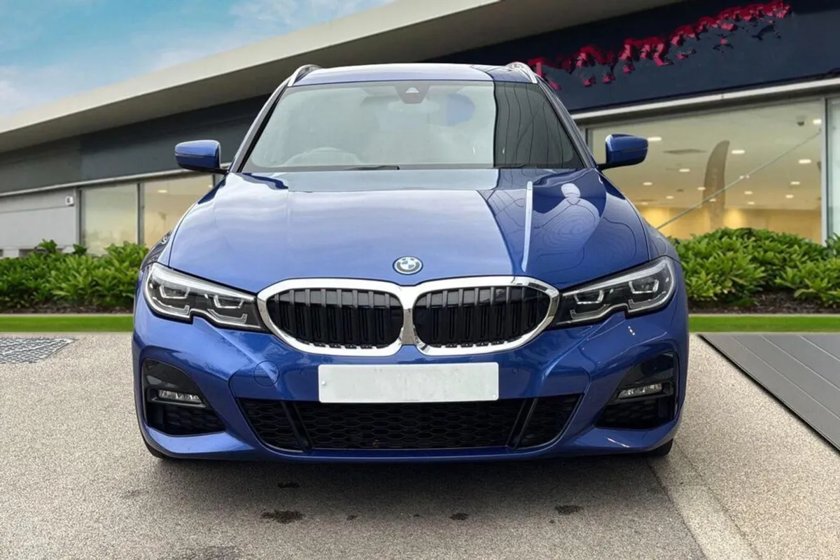 212 Bmw 330 M-sport Xdrive Huge Spec - Image 2