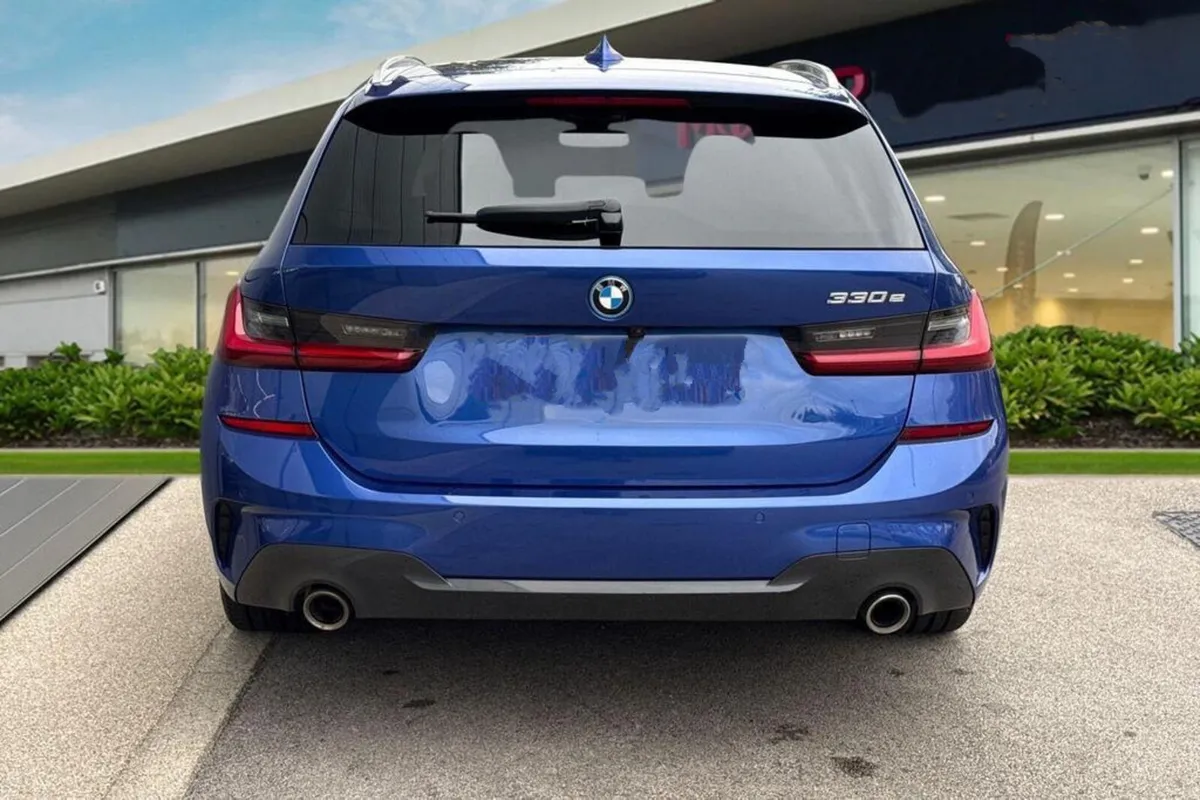 212 Bmw 330 M-sport Xdrive Huge Spec - Image 3