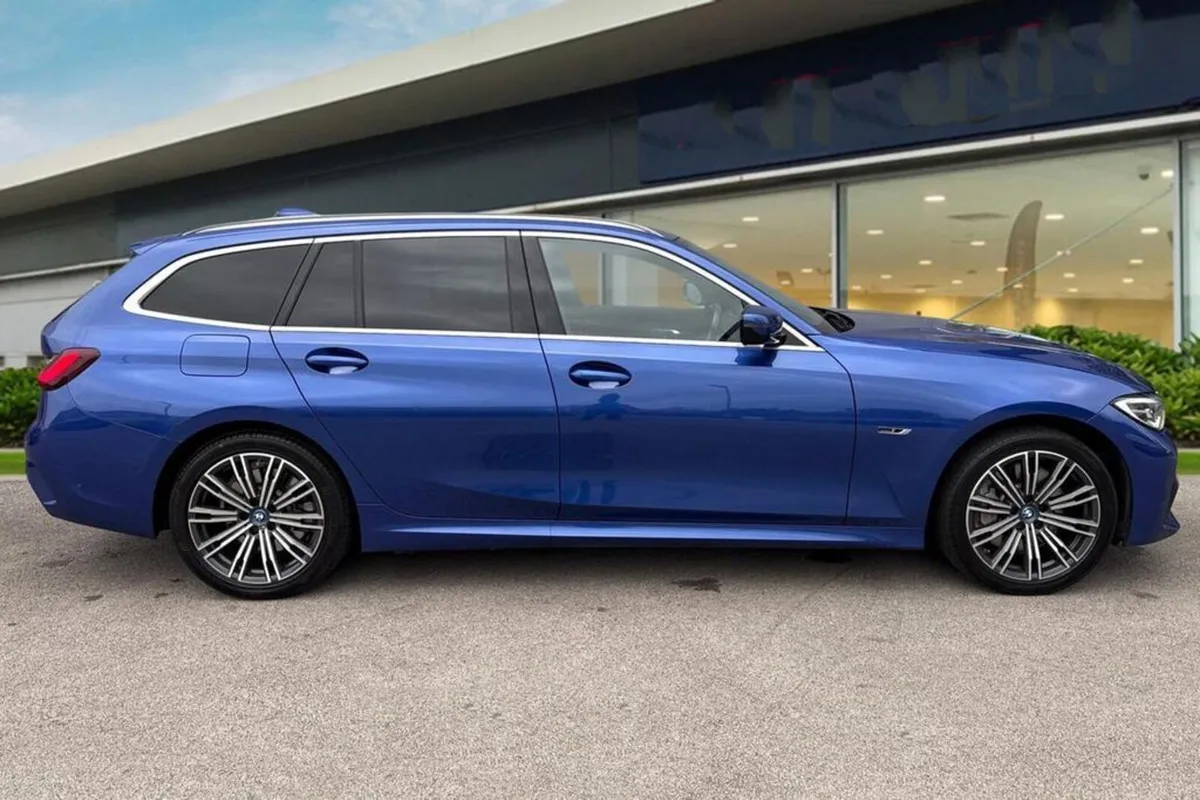 212 Bmw 330 M-sport Xdrive Huge Spec - Image 4