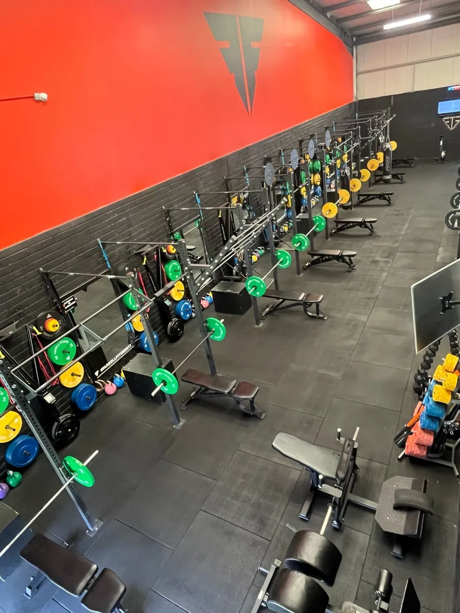 8 Bay Gym Rig - Image 1