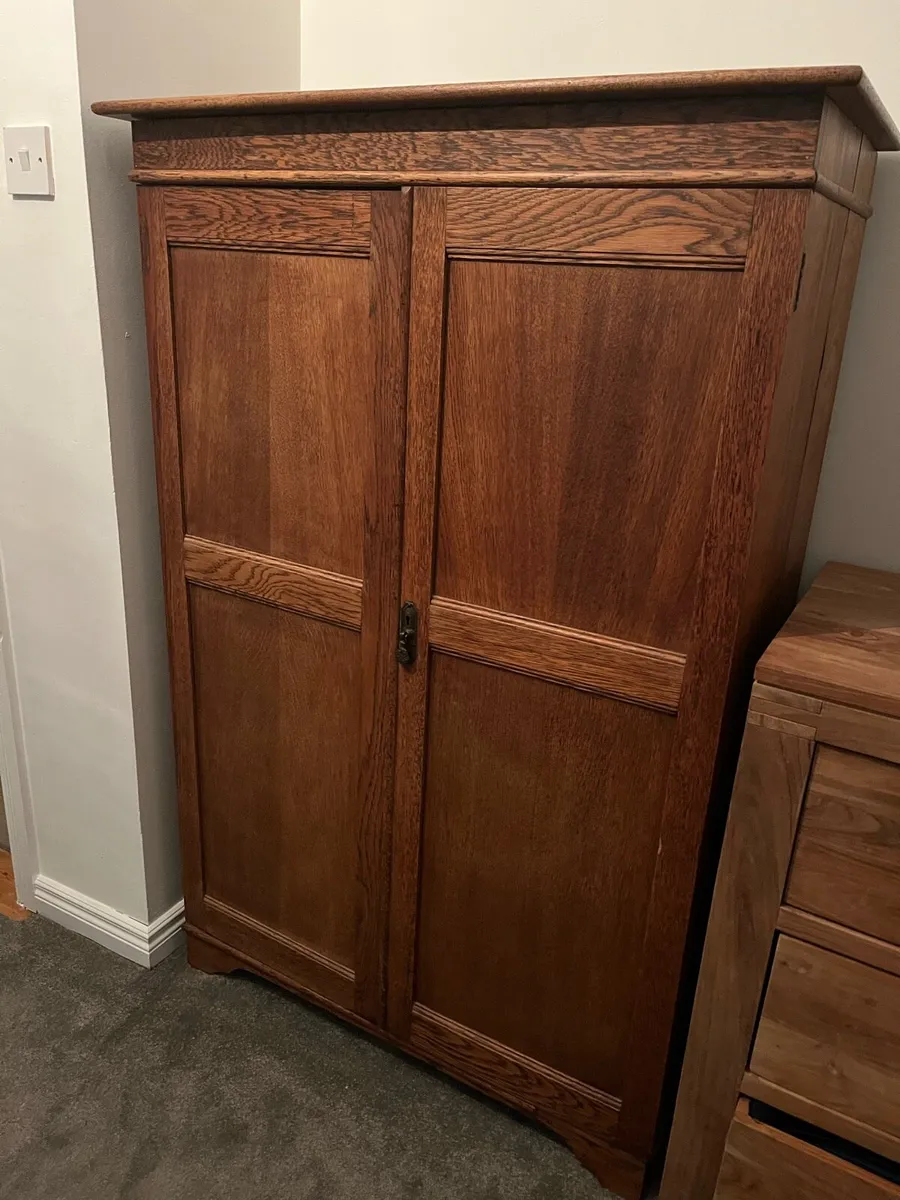 Small vintage oak wardrobe - Image 1