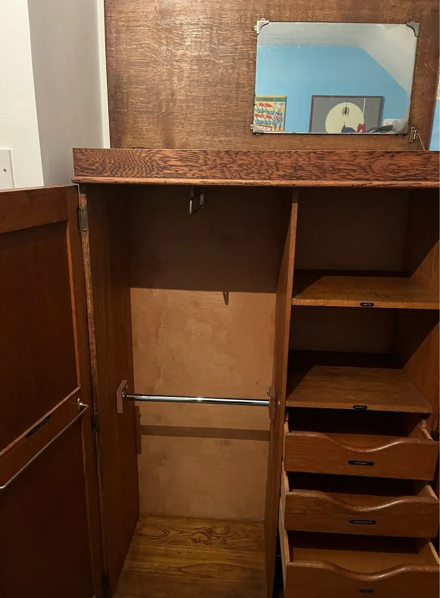 Small vintage oak wardrobe - Image 2