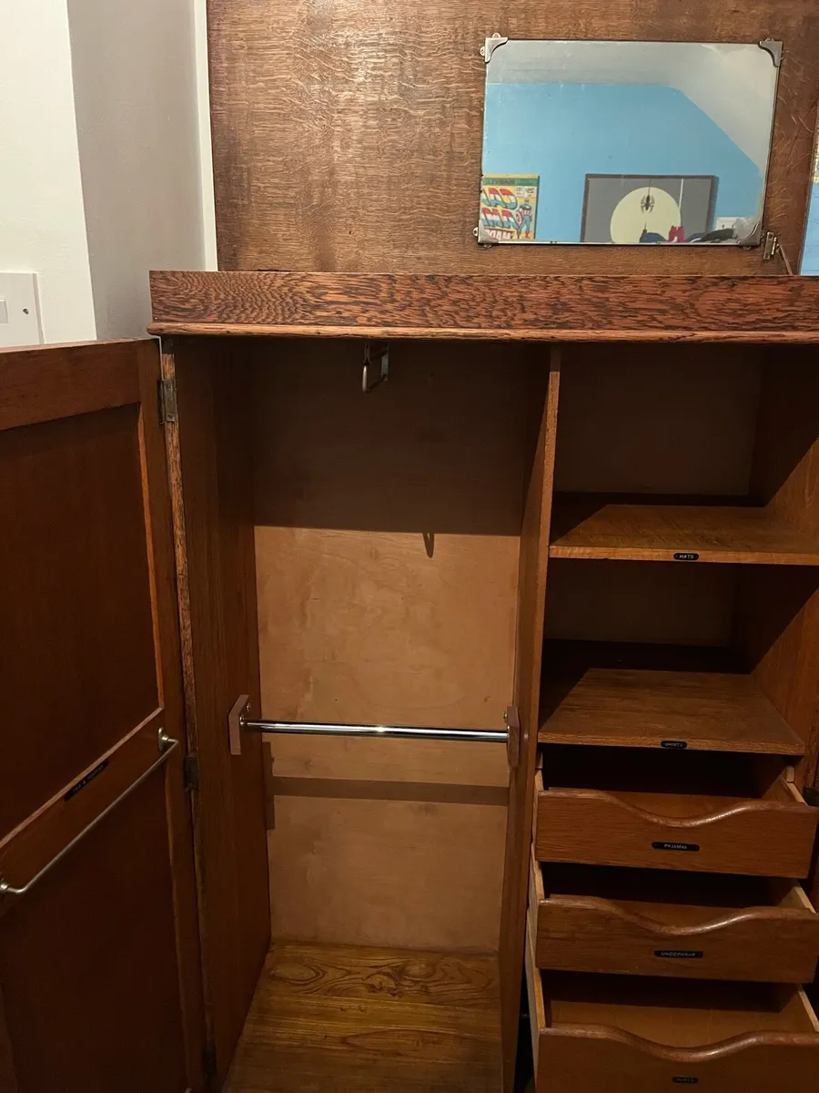 Small vintage oak wardrobe - Image 3