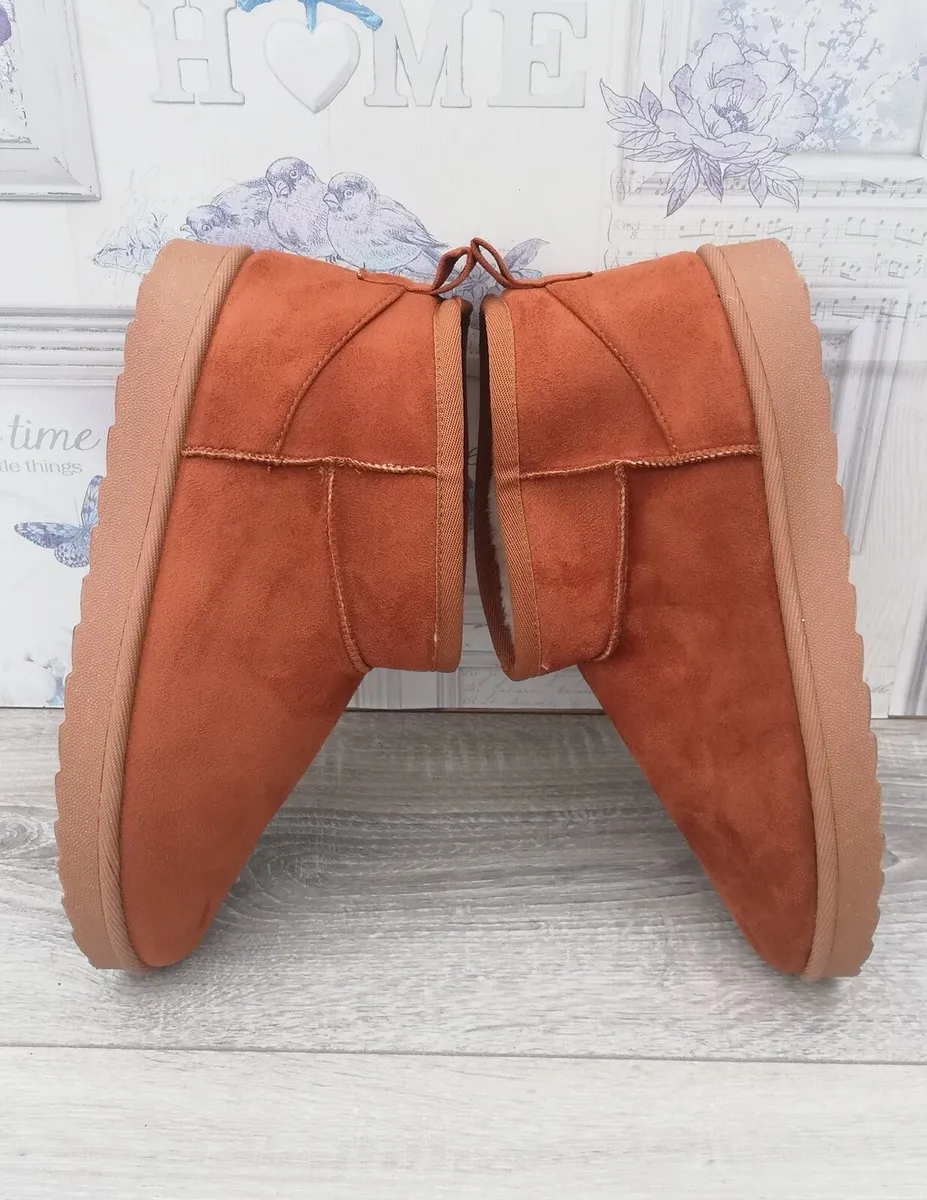 New Esmera ladies ugg boots size uk 7.5.. EUR 41 - Image 2