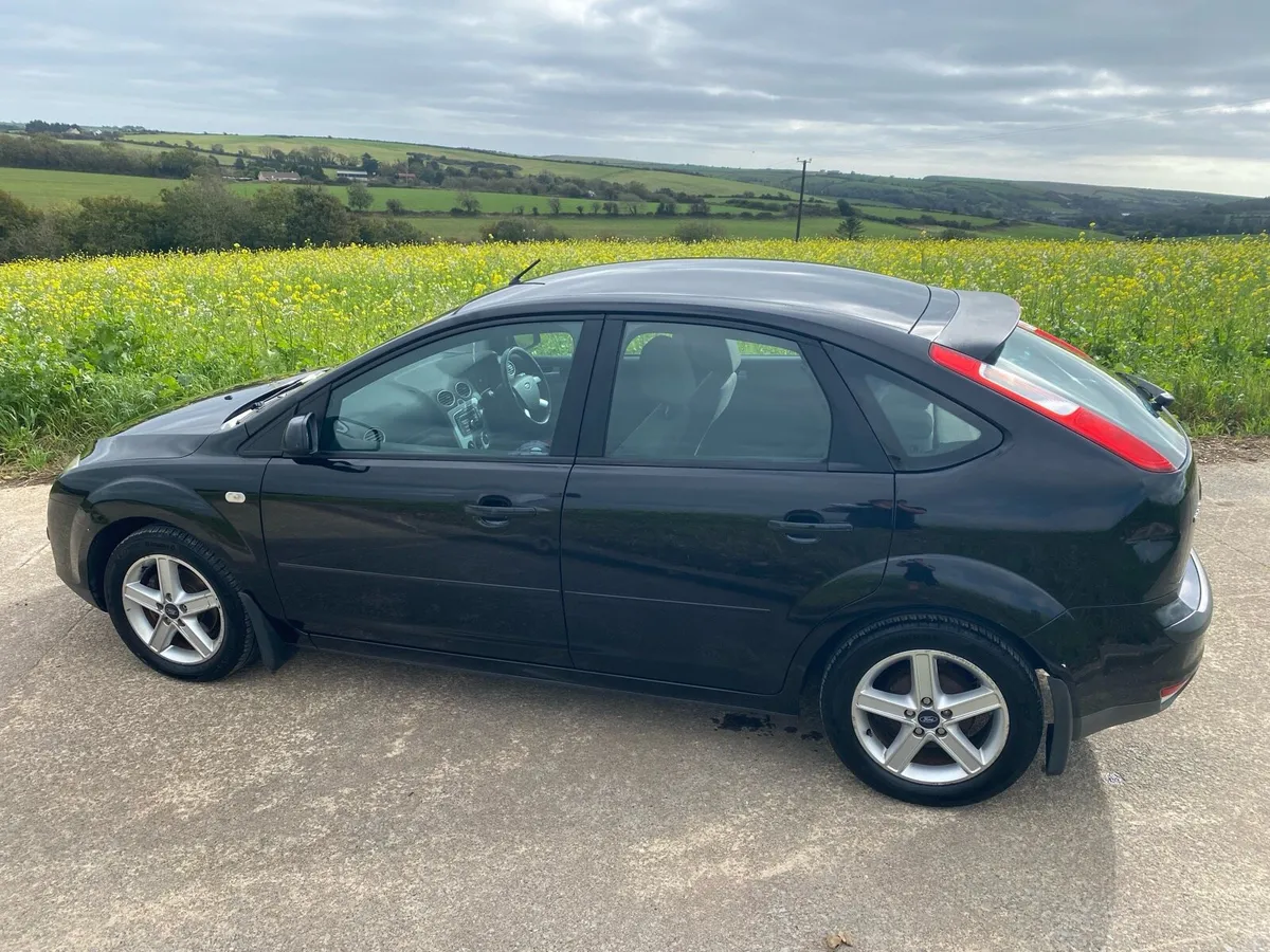 2007 Ford Focus - Image 2