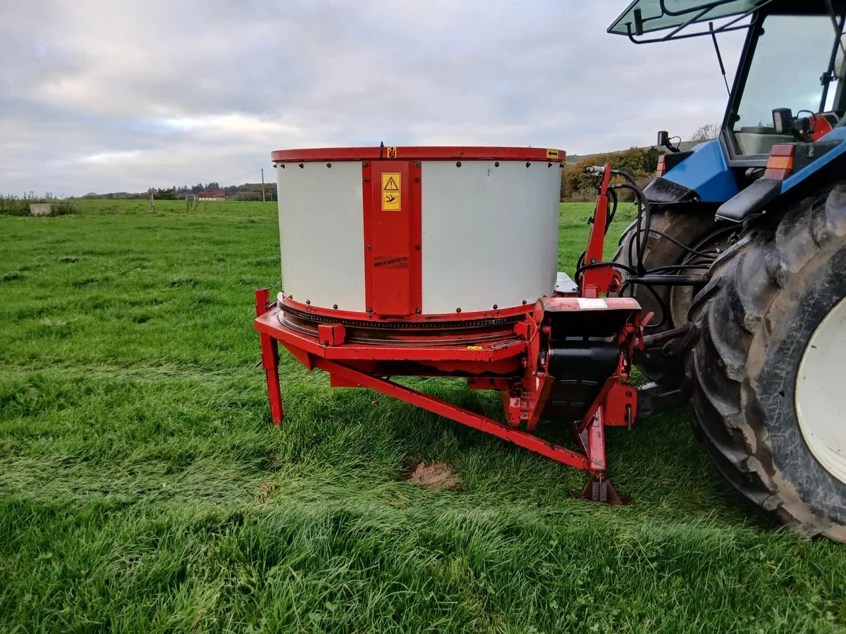 Kverneland Straw chopper - Image 1