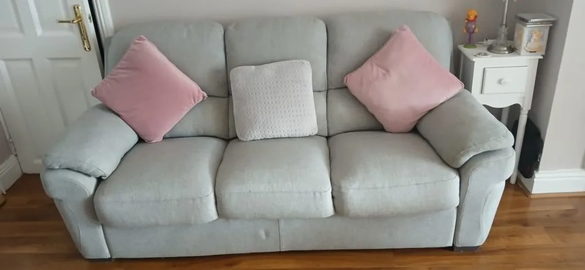 Suite of furniture - Image 1