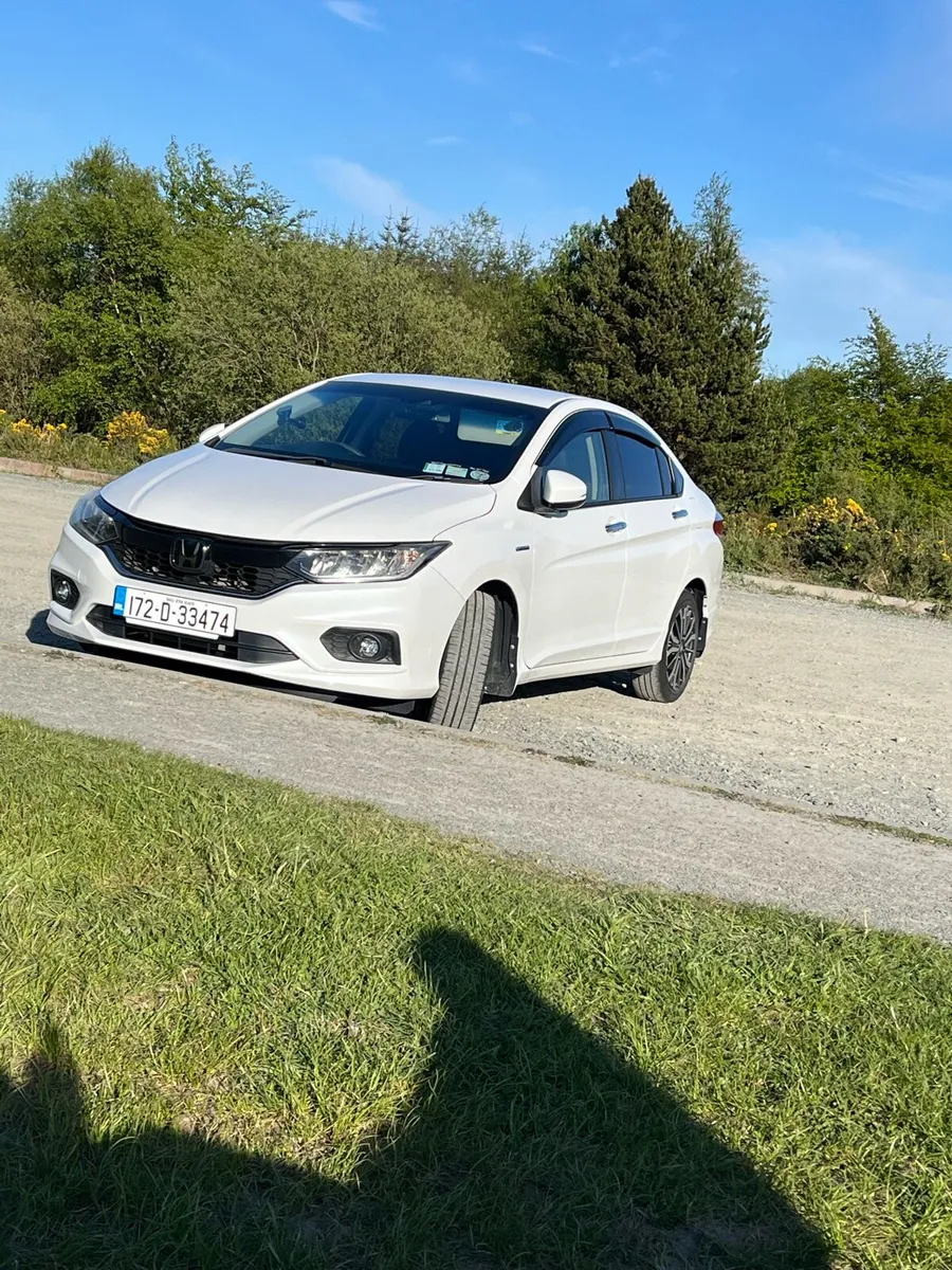 Honda Grace 2017 Hybrid – Immaculate Condition - Image 2