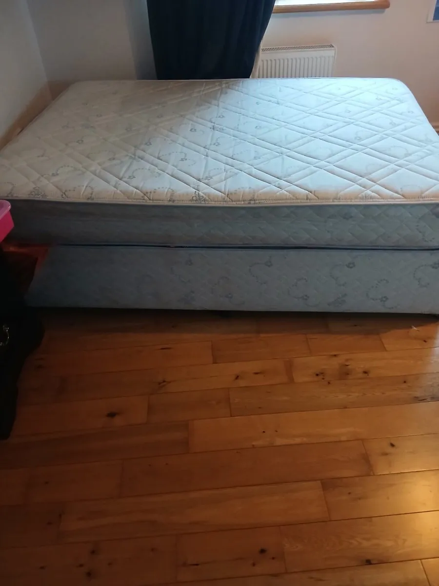 Double bed - Image 1