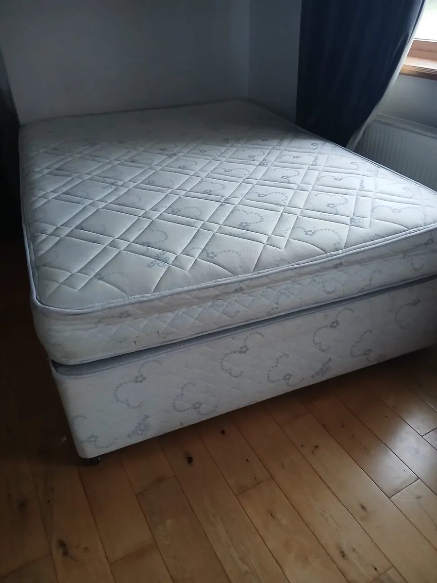 Double bed - Image 2