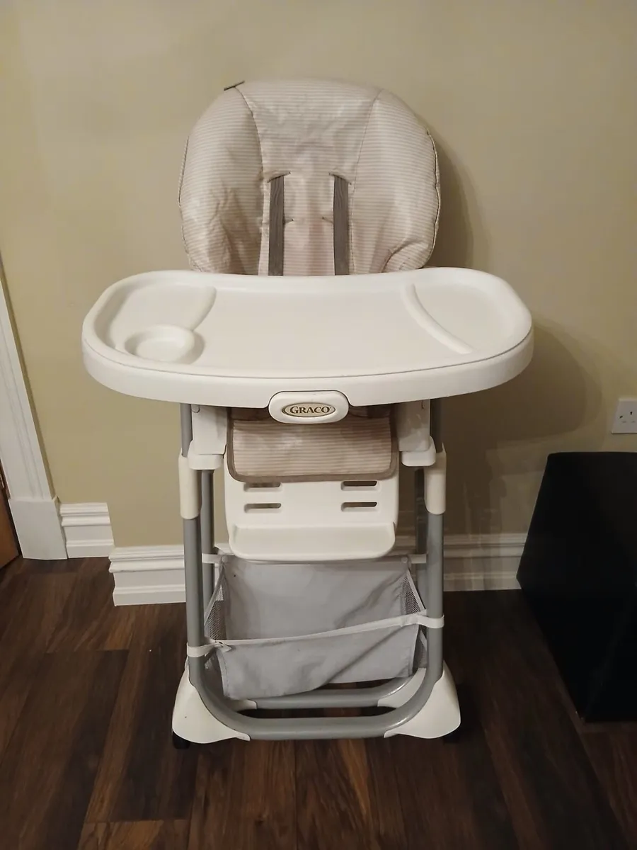 High chair - Image 1