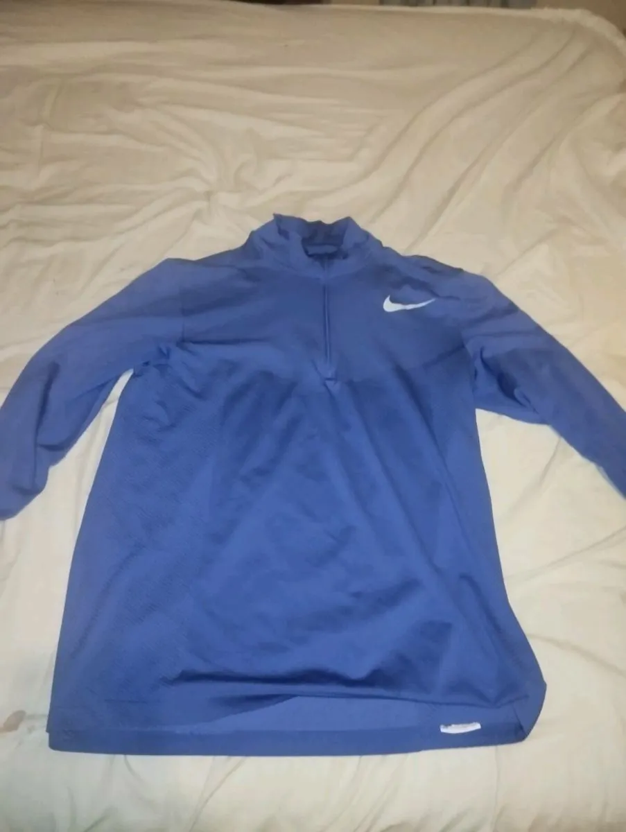 Nike golf top medium - Image 1
