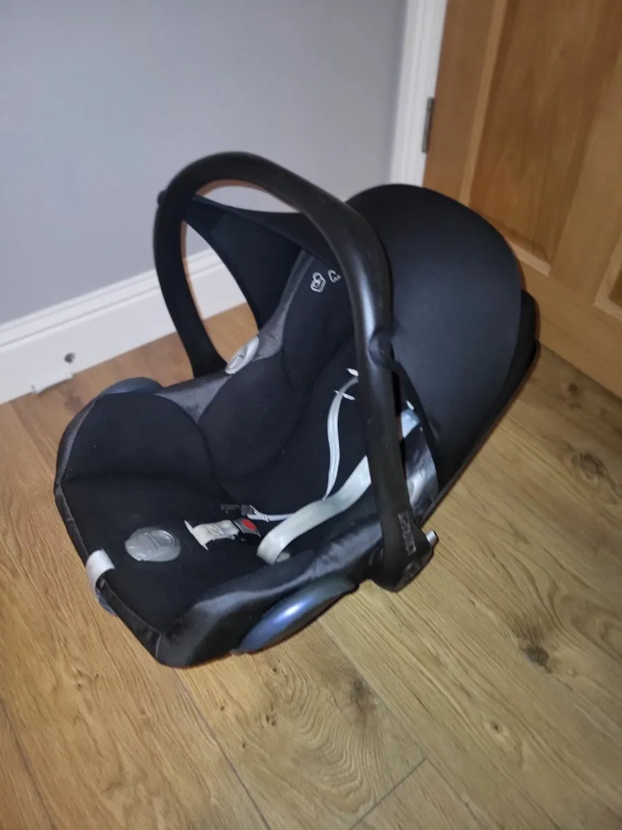 Maxi Cosi Car Seat - Image 1