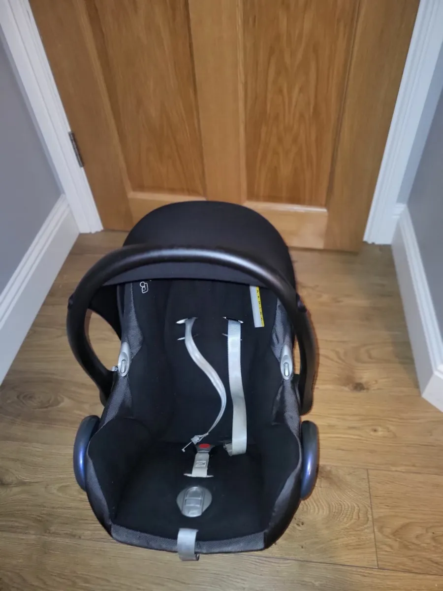 Maxi Cosi Car Seat - Image 2