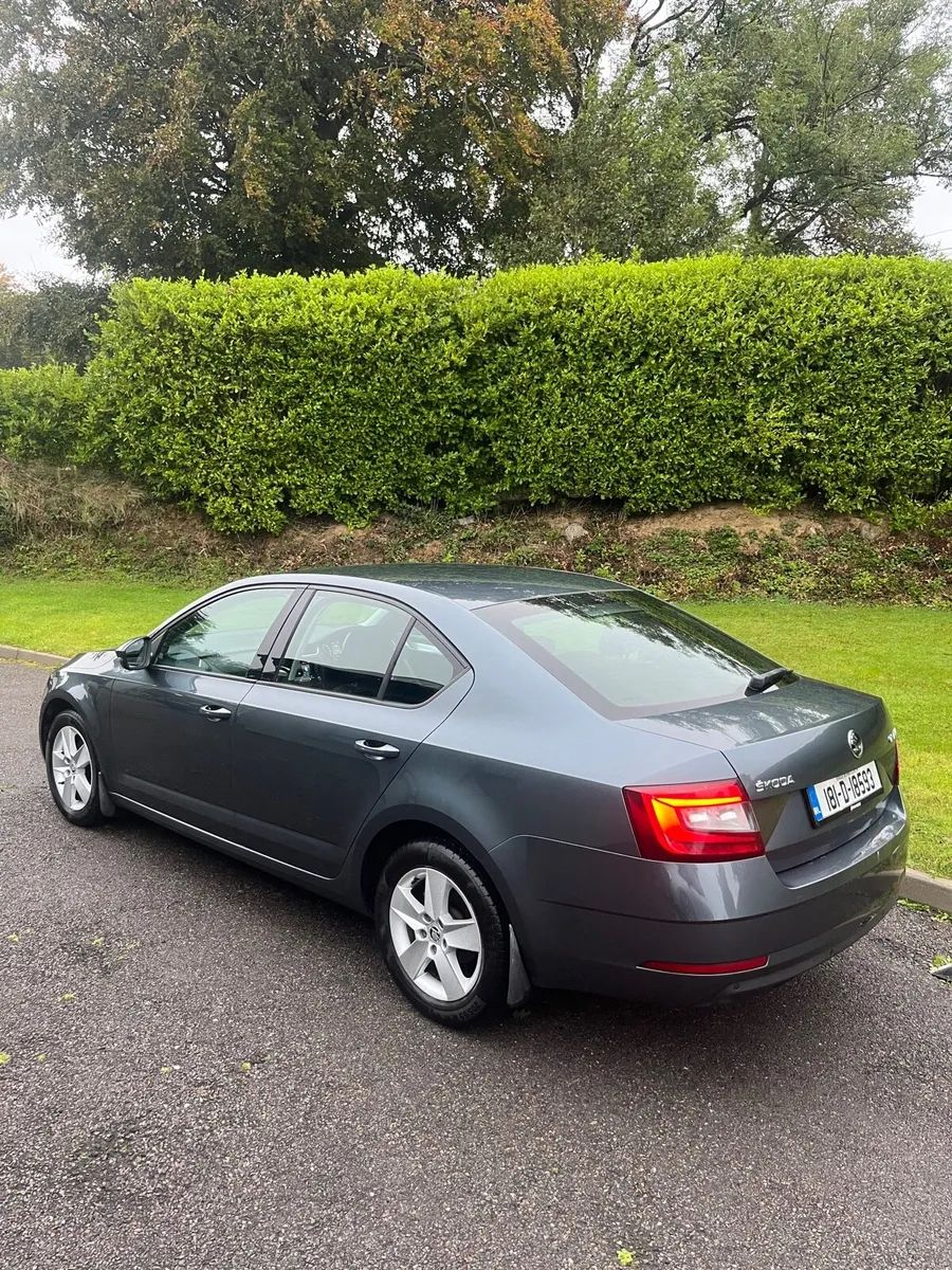 Skoda Octavia 2018 Ambition 1.6TDI - Image 4