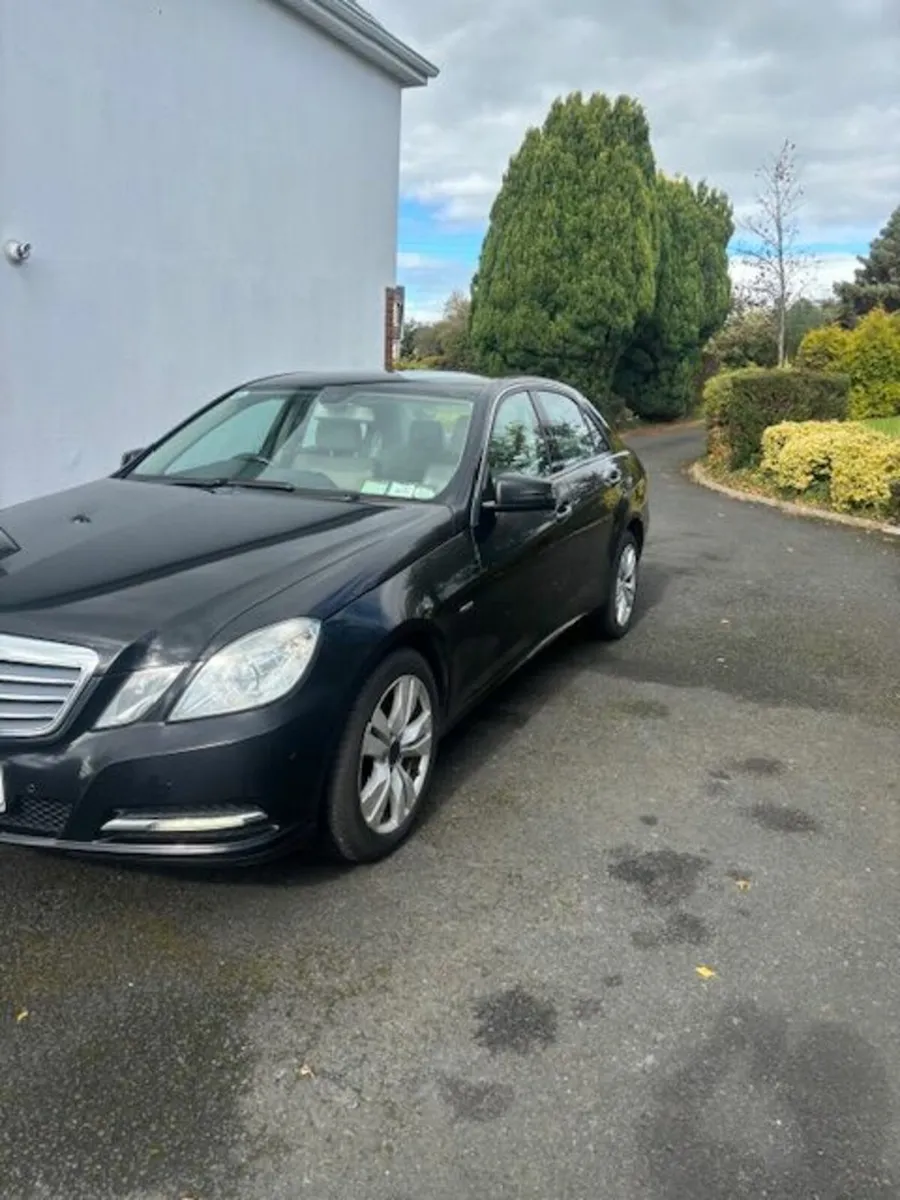 Mercedes-Benz E-Class 2012 - Image 2
